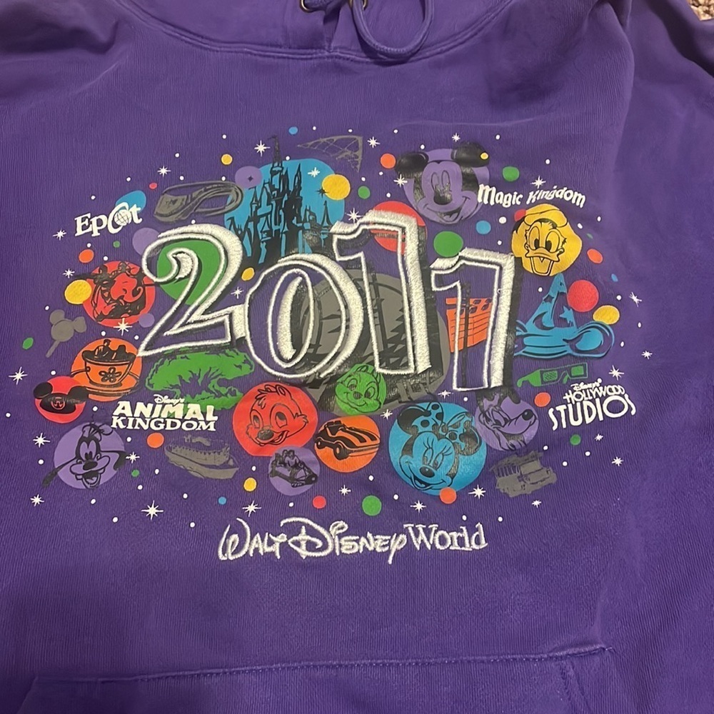Walt Disney world 2011 hoodie - Picture 2 of 3